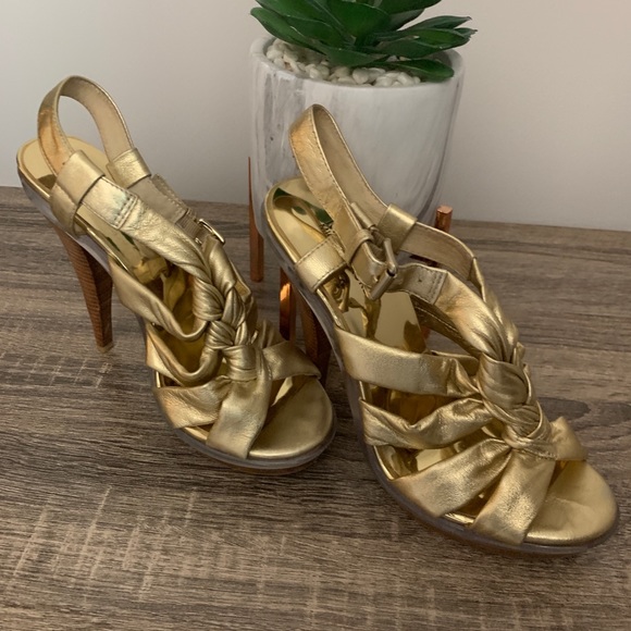 Stunning Michael Kors shoes in Gold - size 8 - Picture 2 of 5